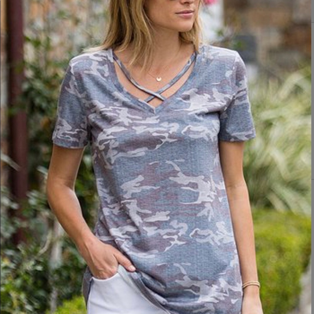 Cameo Tee